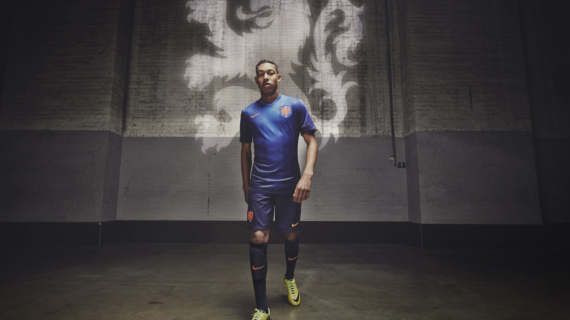 弗兰：他是全黑队反击战术的核心，精准传球和快速启动帮助球队打破僵局